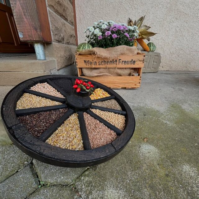 #Erntedankfest in der Besenstube Büchele. 

Heute war der @bwbauern bei uns zu Gast in Form einer geschlossenen Gesellschaft.  Es wurden Kleinigkeiten zu essen angeboten wie hausgemachte Bauernbratwürste, Maultaschen und Kartoffelsalat sowie grüner Salat.  Da auf dem Programm interessante Vorträge standen, eignete sich unser großer Nebenraum für ca. 70 Personen optimal.  Familie Büchele bedankt sich recht herzlich beim LBV für das Vertrauen und die positiven Rezensionen.